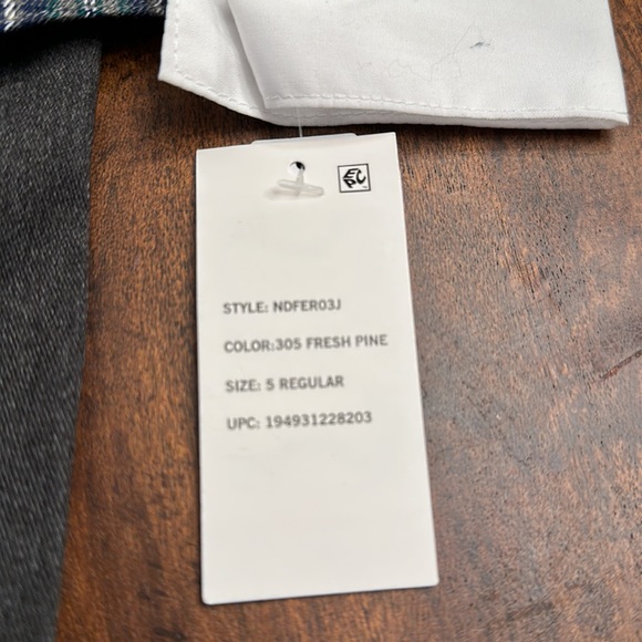 Nautica Boys 4 Piece Set Fresh Pine Size 5 - Picture 2 of 3